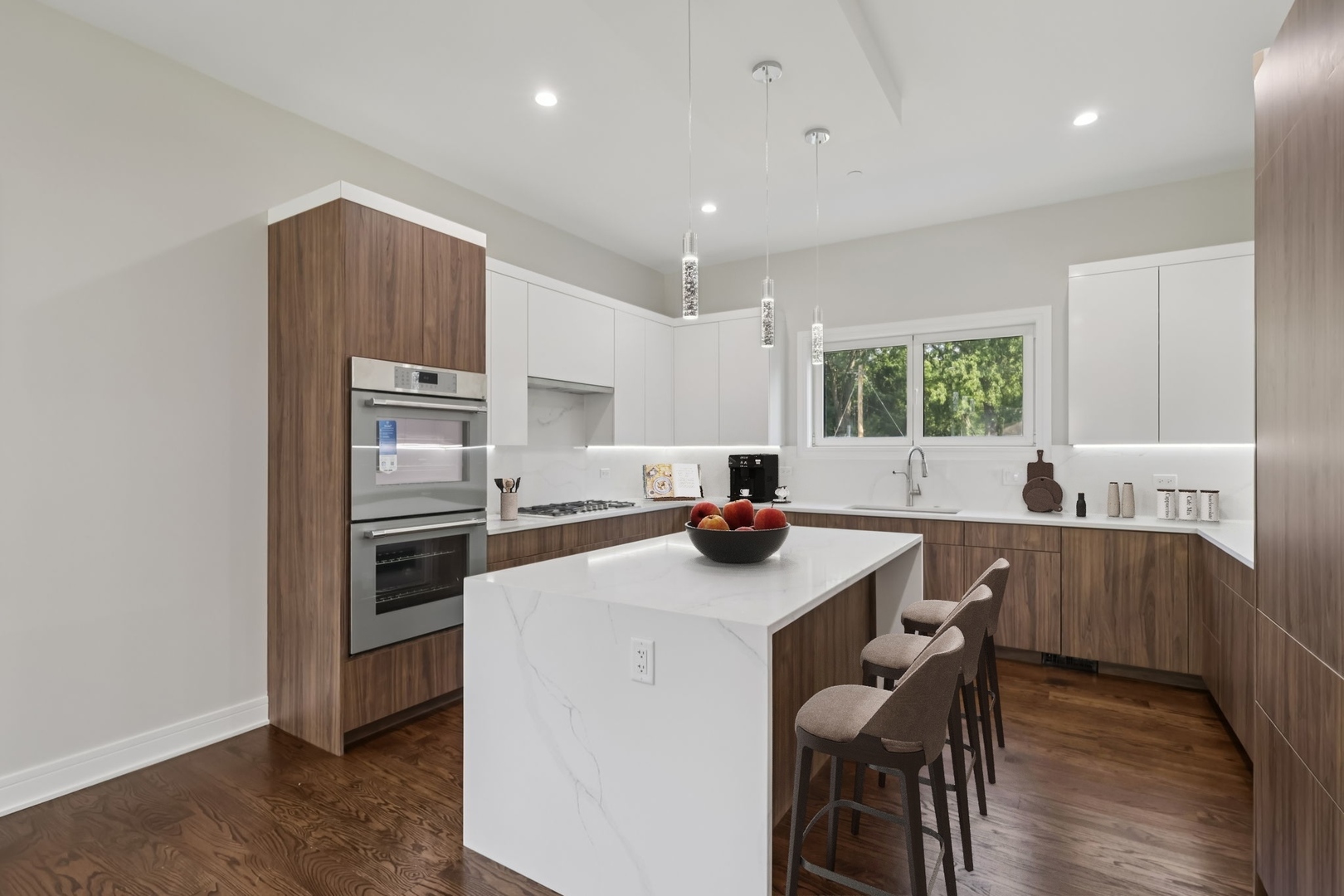 1744 Walnut Circle Northbrook, IL 60062 - Photo 2 of 60