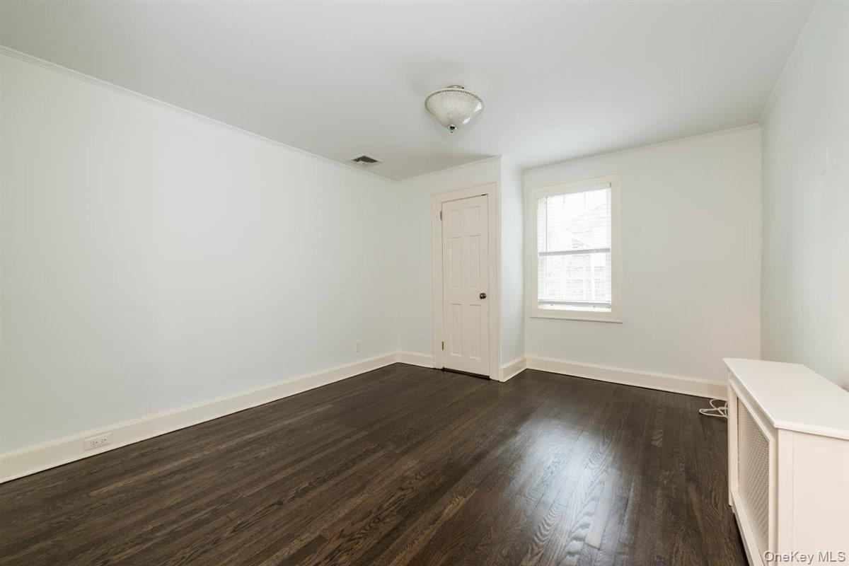 16 Lodge Road Great Neck, NY 11021 - Photo 6 of 24