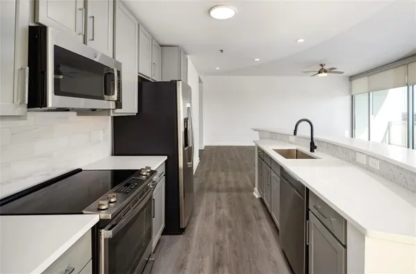 $3,345 | 3242 Peachtree Road Northeast, Unit 302, Atlanta, GA 30305