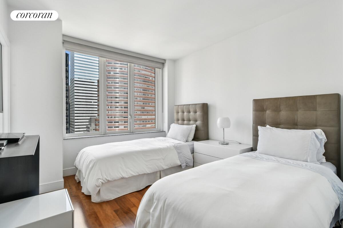 250 East 53rd Street, Unit 2801 Manhattan, NY 10022 - Photo 12 of 14