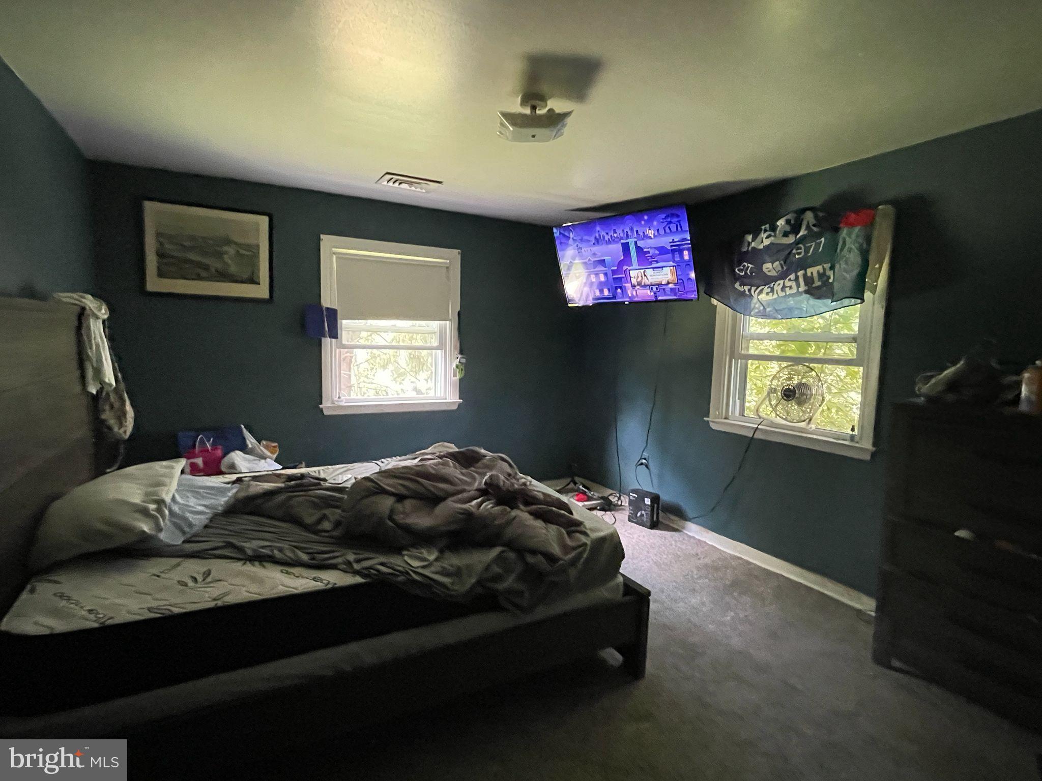 464 Conard Drive Springfield, PA 19064 - Photo 12 of 22 Cozy retreat with vibrant wall color.