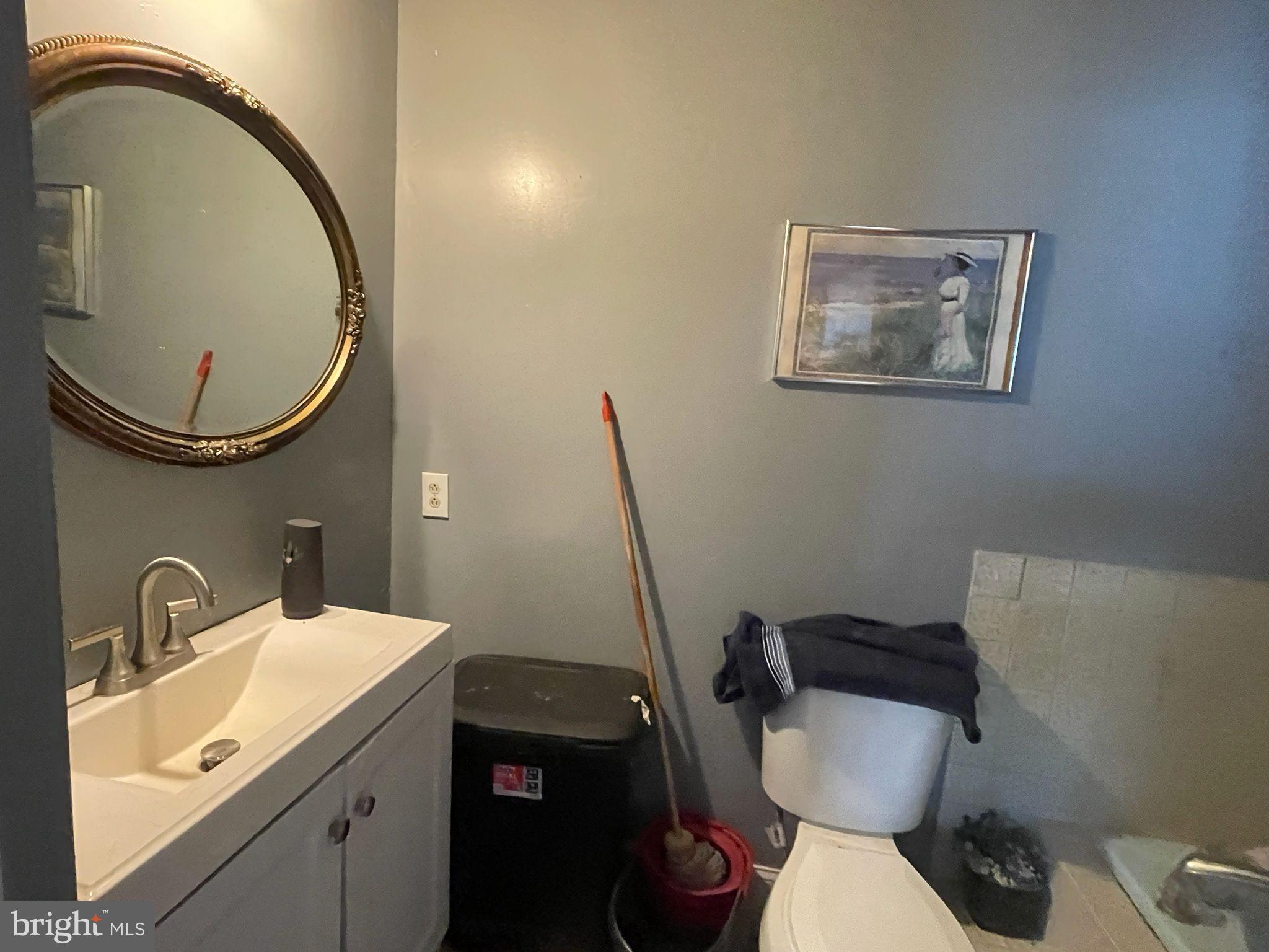 464 Conard Drive Springfield, PA 19064 - Photo 14 of 22 Charming bathroom with vintage accents.