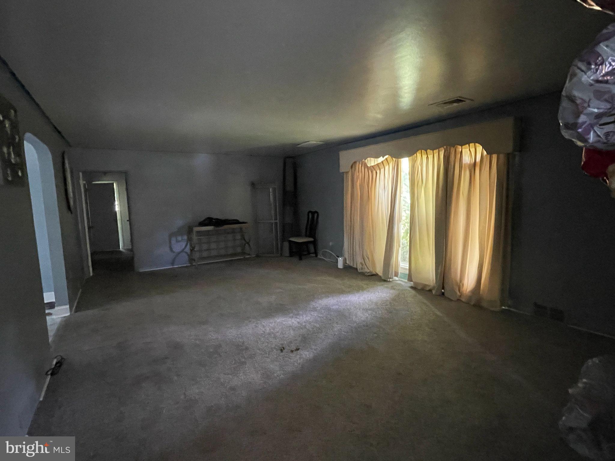 464 Conard Drive Springfield, PA 19064 - Photo 18 of 22 Spacious room with soft natural light.