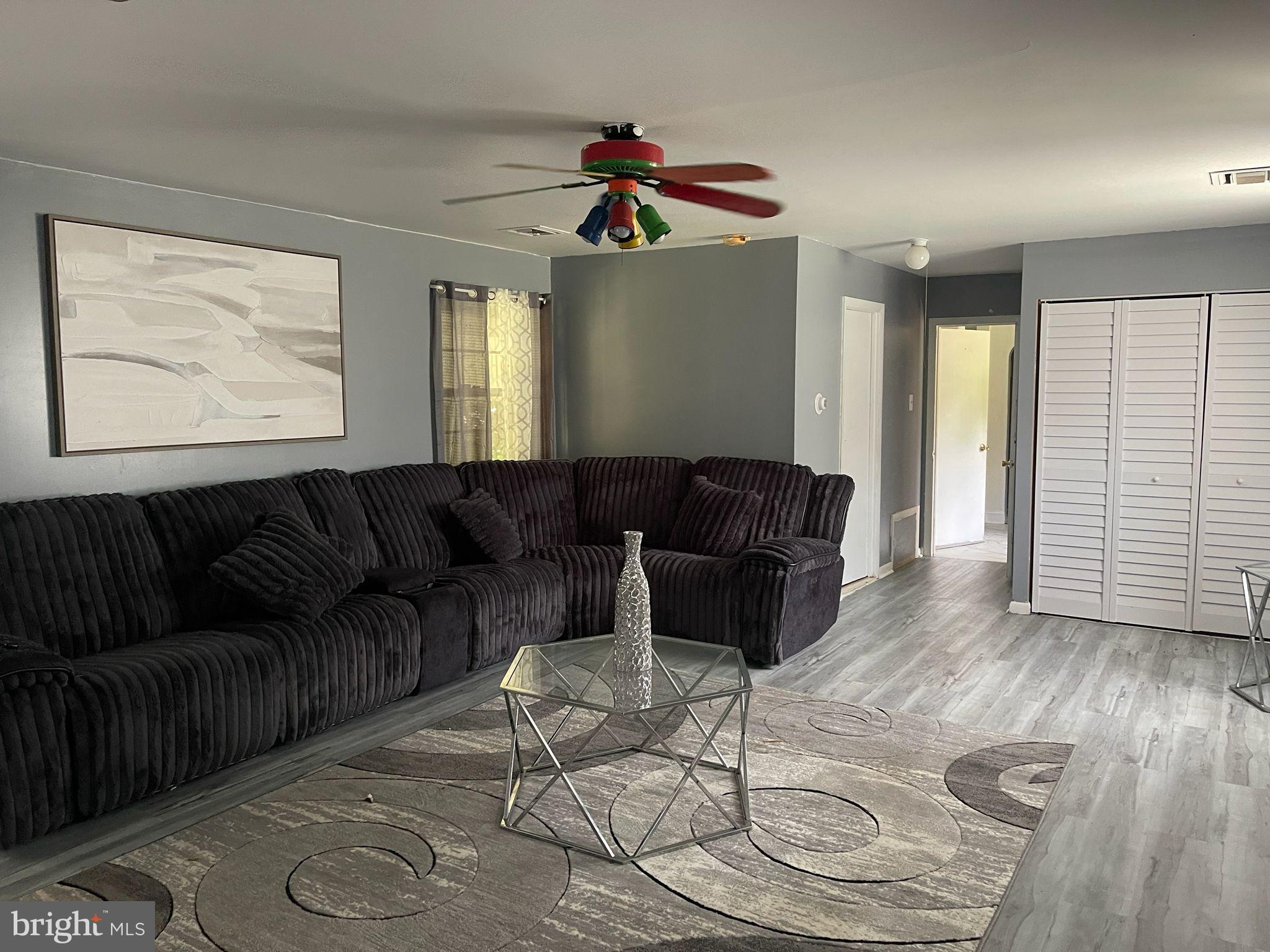 464 Conard Drive Springfield, PA 19064 - Photo 8 of 22 Spacious living area with modern flair.