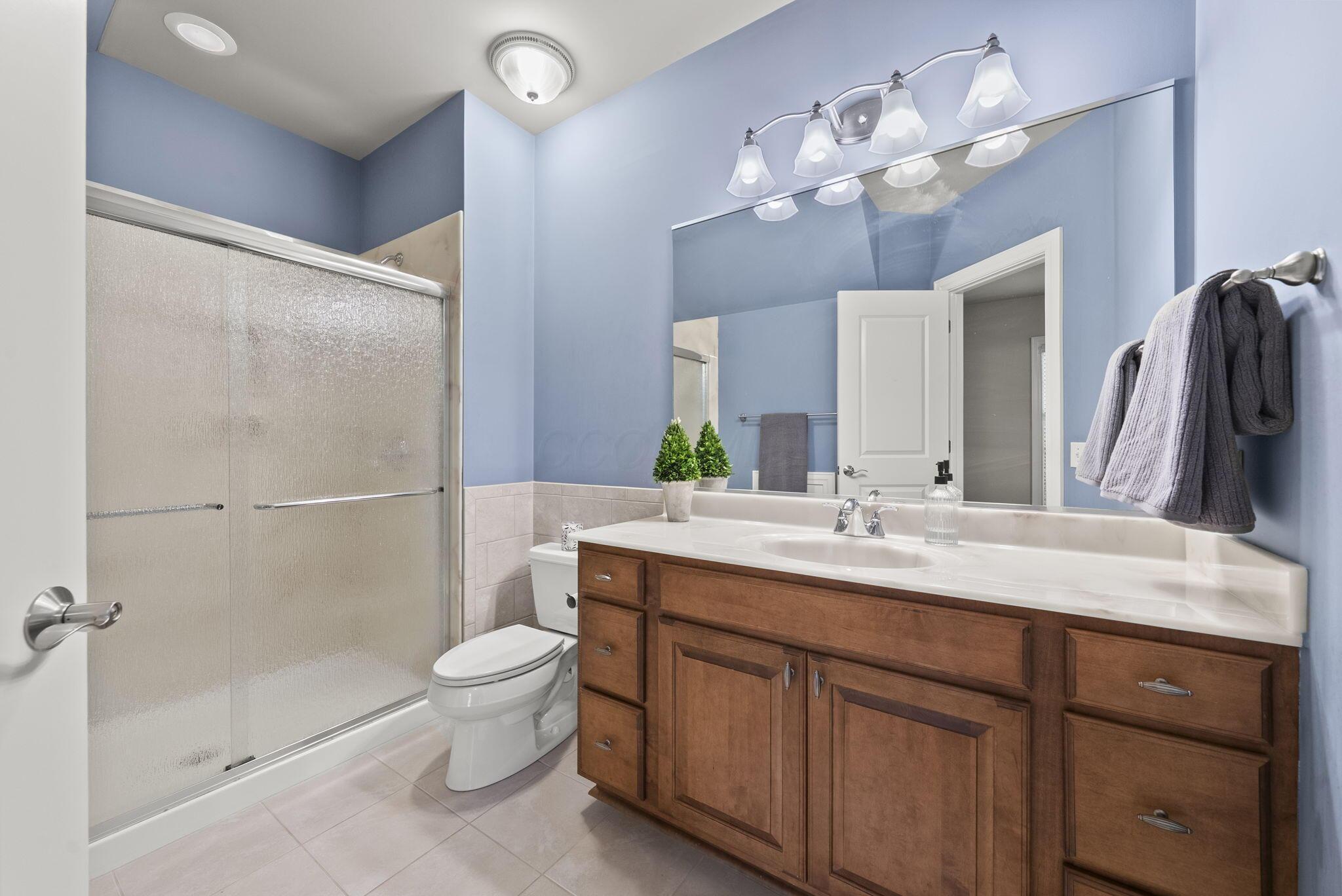 4372 Dublin Road Columbus, OH 43221 - Photo 52 of 85 Full Bathroom