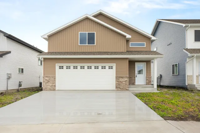 $372,500 | 2515 38th Avenue South, Moorhead, MN 56560