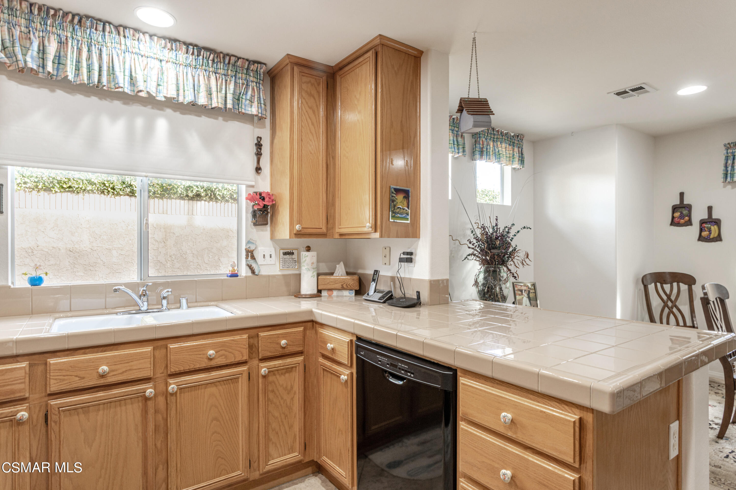 2016 Freesia Avenue Simi Valley, CA 93063 - Photo 11 of 29 Freesia13