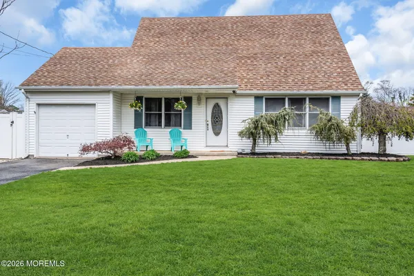 $589,000 | 305 Hudson Drive, Brick, NJ 08723