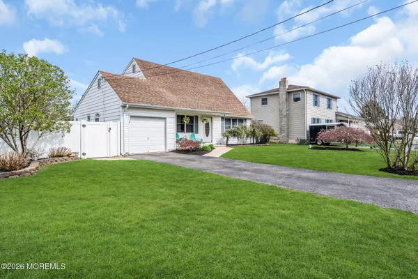 $589,000 | 305 Hudson Drive, Brick, NJ 08723