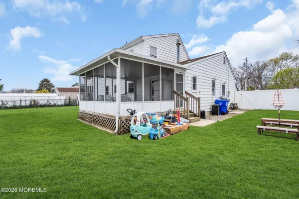 $589,000 | 305 Hudson Drive, Brick, NJ 08723