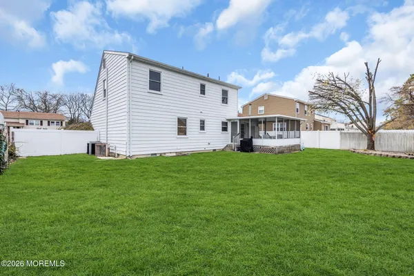 $589,000 | 305 Hudson Drive, Brick, NJ 08723