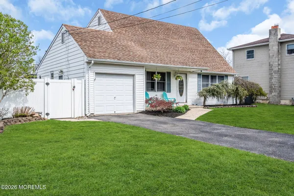 $589,000 | 305 Hudson Drive, Brick, NJ 08723