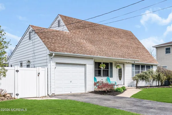 $589,000 | 305 Hudson Drive, Brick, NJ 08723