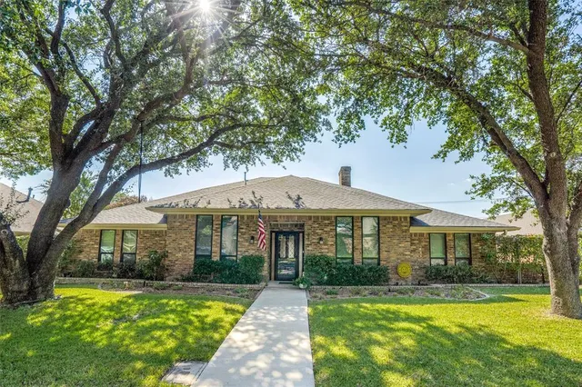 $4,800 | 6315 Brook Lake Drive, Dallas, TX 75248