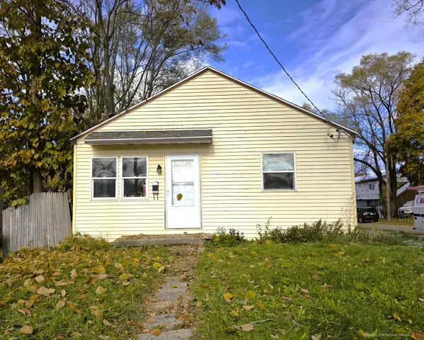 $223,000 | 1501 Whiting Street Southwest, Wyoming, MI 49509