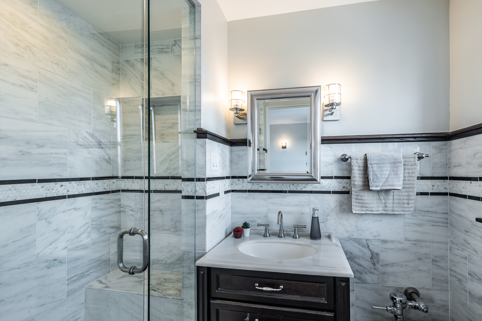5510 North Sheridan Road, Unit 10A Chicago, IL 60640 - Photo 13 of 40 a bathroom with a sink and a mirror