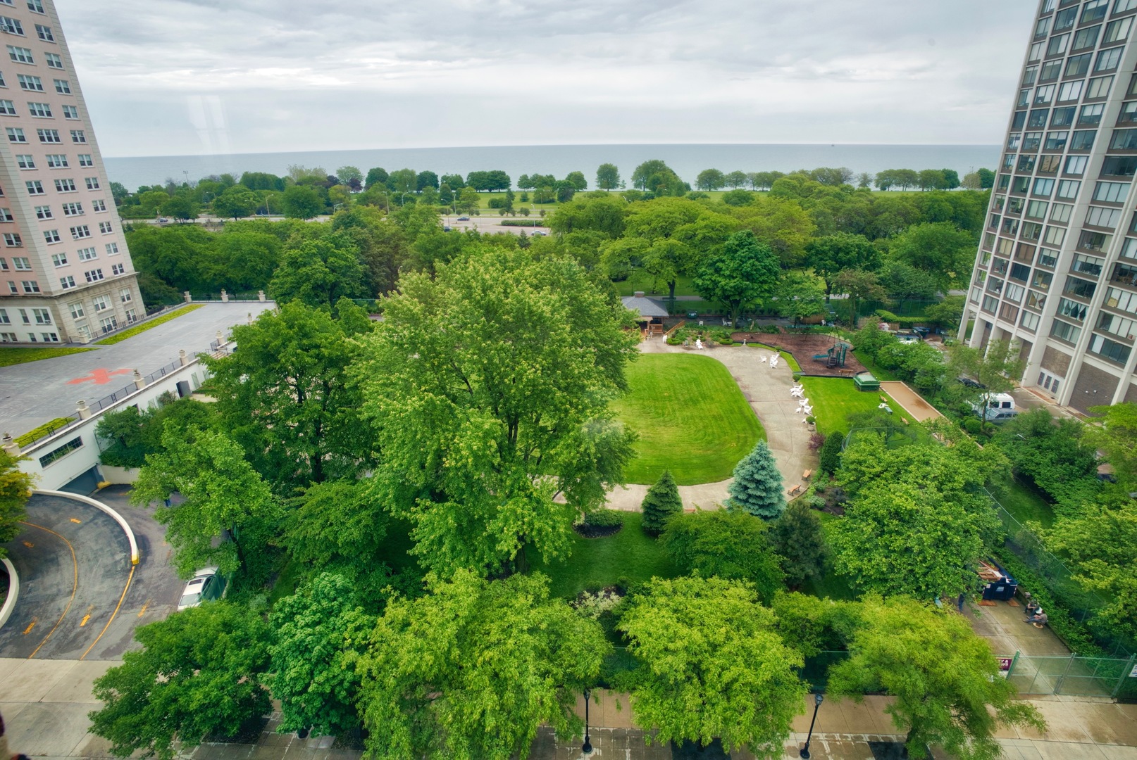 5510 North Sheridan Road, Unit 10A Chicago, IL 60640 - Photo 21 of 40 a view of a garden with an outdoor space