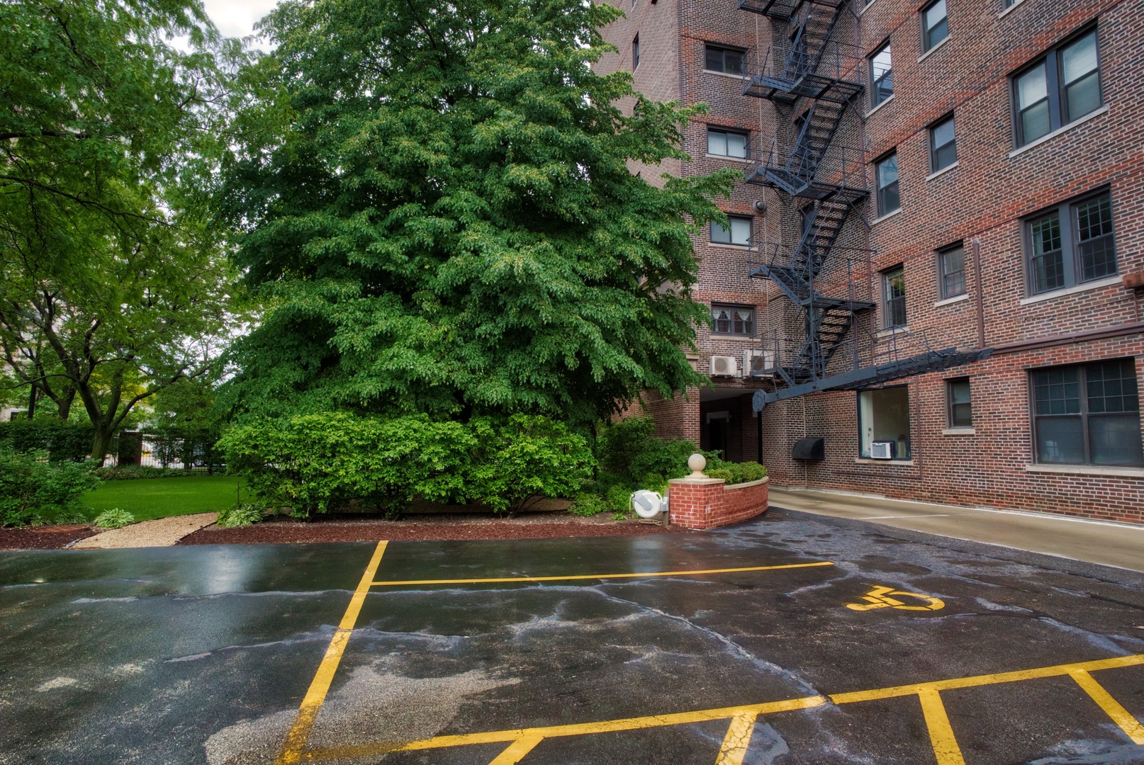 5510 North Sheridan Road, Unit 10A Chicago, IL 60640 - Photo 25 of 40 a view of a street with houses