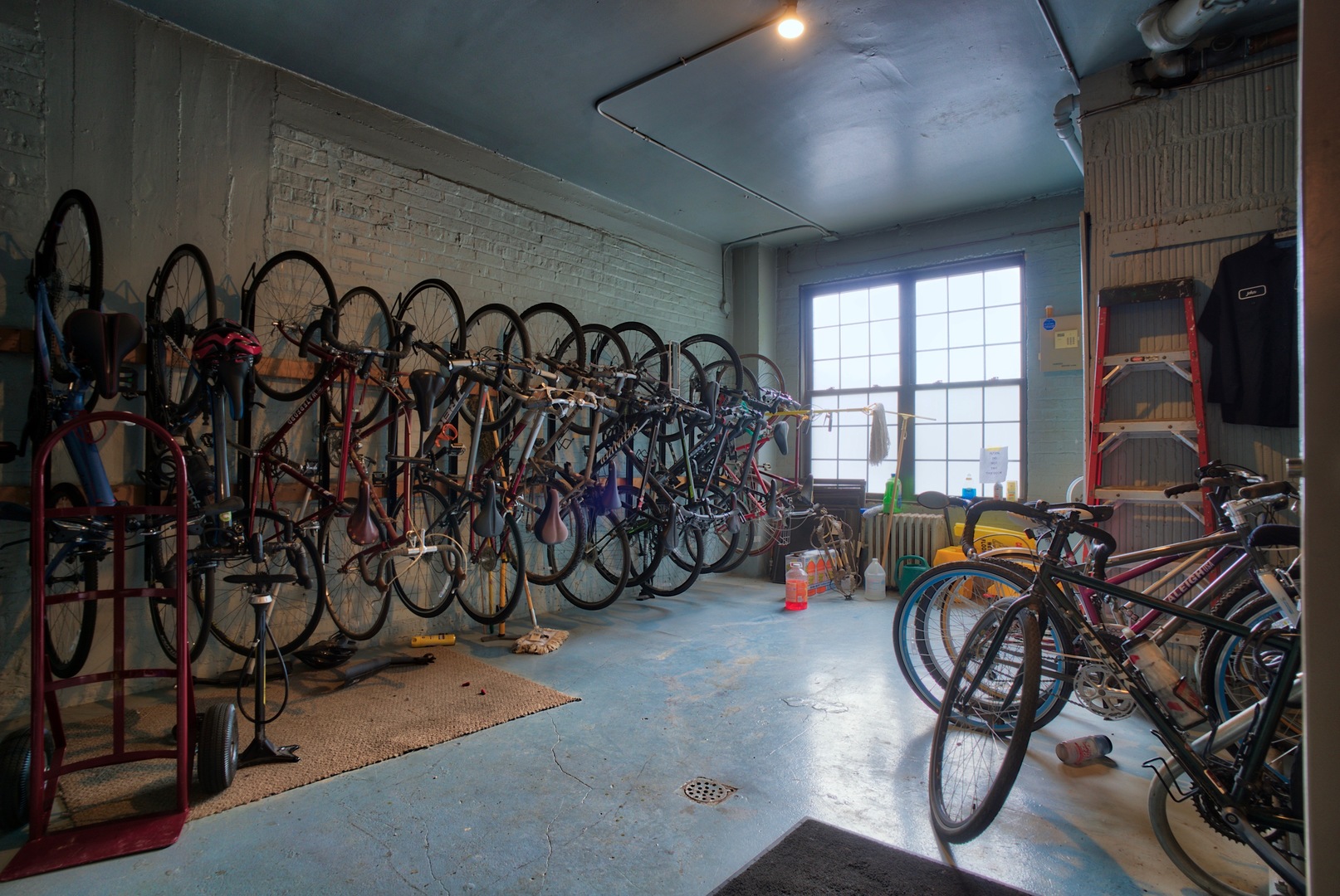 5510 North Sheridan Road, Unit 10A Chicago, IL 60640 - Photo 36 of 40 a view of a room with gym equipment