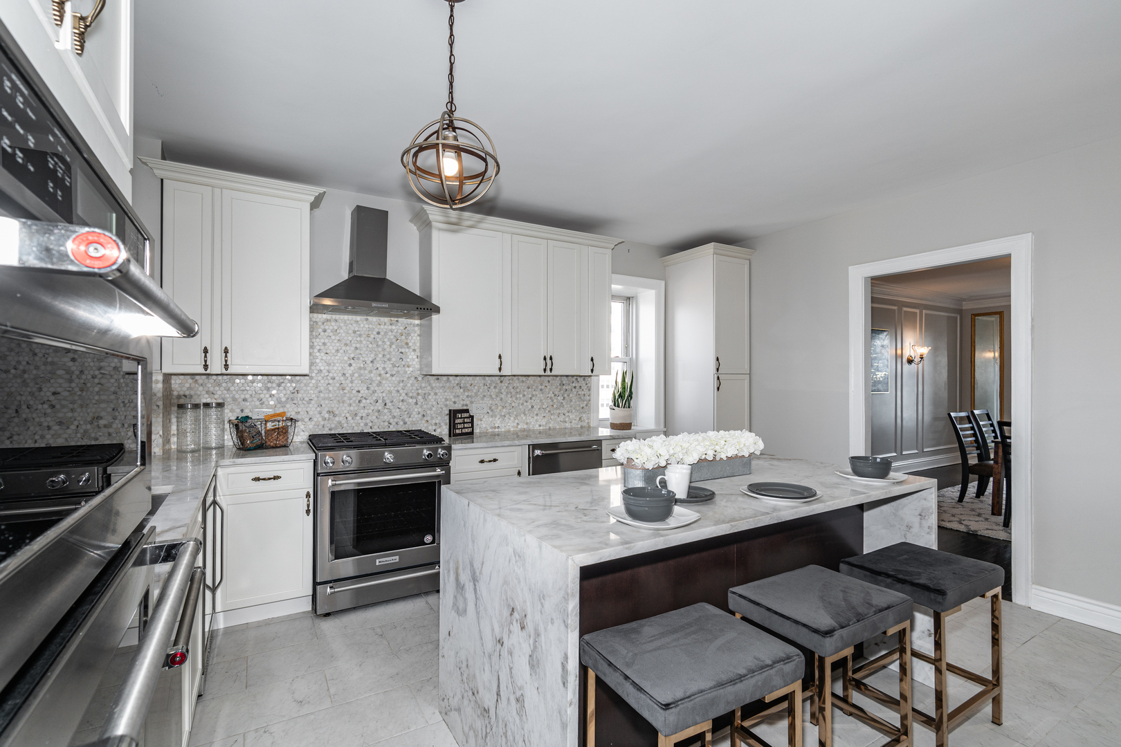 5510 North Sheridan Road, Unit 10A Chicago, IL 60640 - Photo 5 of 40 a kitchen with a stove and cabinets
