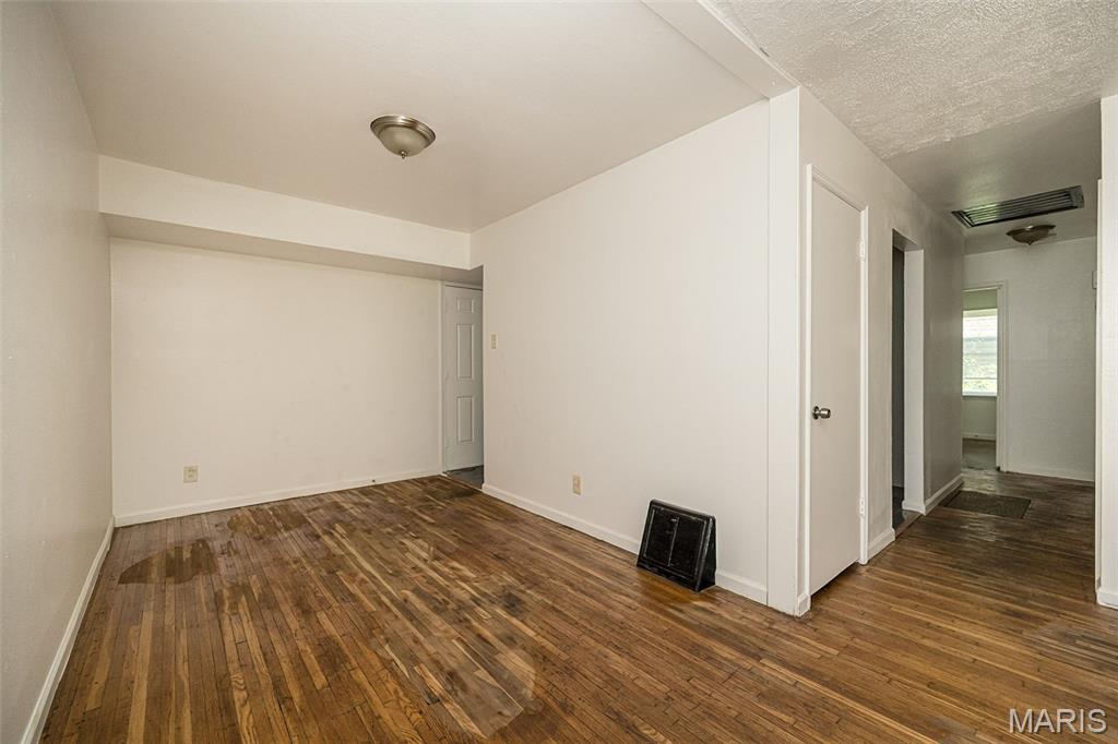 207 Midlothian Road St. Louis, MO 63137 - Photo 9 of 32