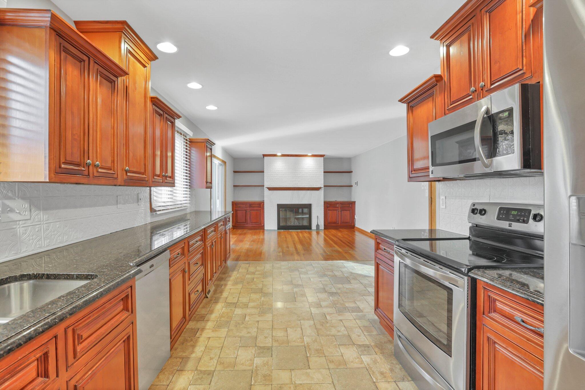 252 Derby Downs Road Newark, OH 43055 - Photo 3 of 64 Kitchen