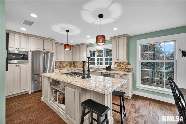 $650,000 | 1015 Sunny Knoll Drive, Galesburg, IL 61401