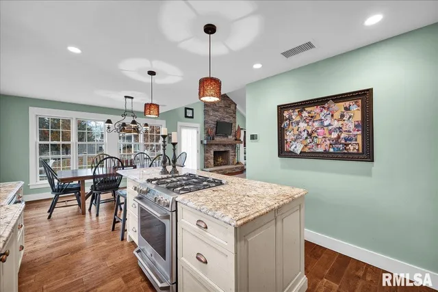 $650,000 | 1015 Sunny Knoll Drive, Galesburg, IL 61401