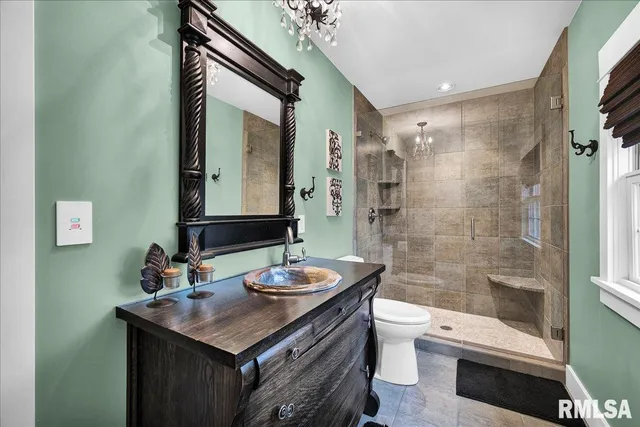 $650,000 | 1015 Sunny Knoll Drive, Galesburg, IL 61401