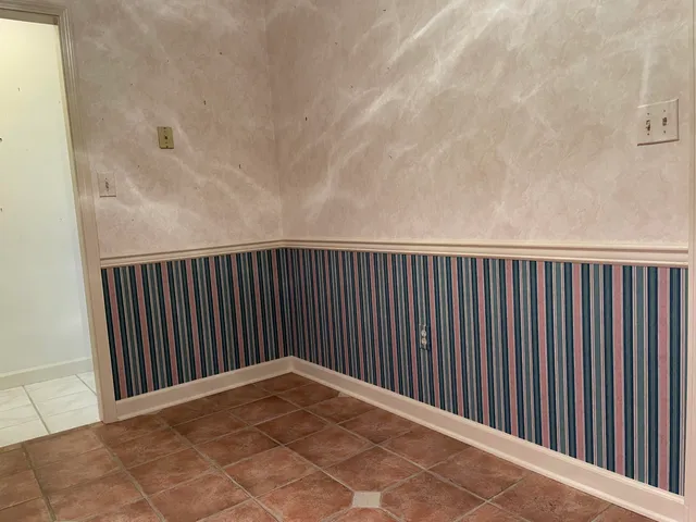 a view of a livingroom with a tiles