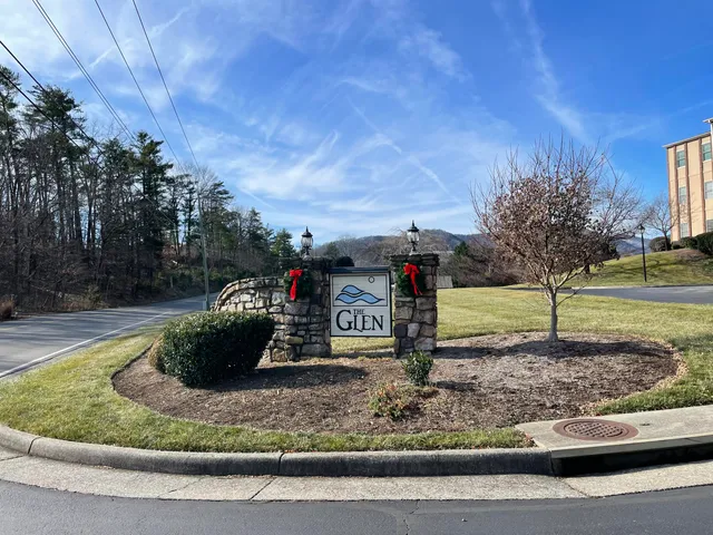 $245,000 | 4621 Heather Drive Southwest, Unit 211, Roanoke, VA 24018