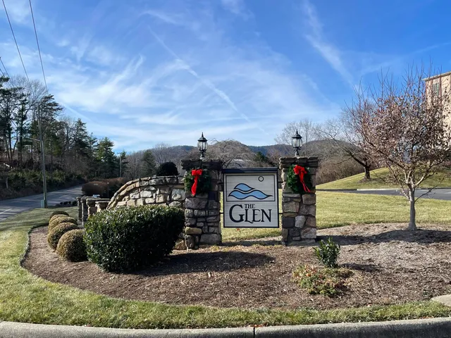 $245,000 | 4621 Heather Drive Southwest, Unit 211, Roanoke, VA 24018