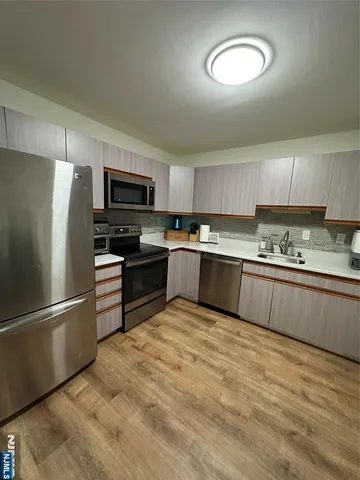 $530,000 | 758 Charles Court, Unit 6107, Fort Lee, NJ 07024