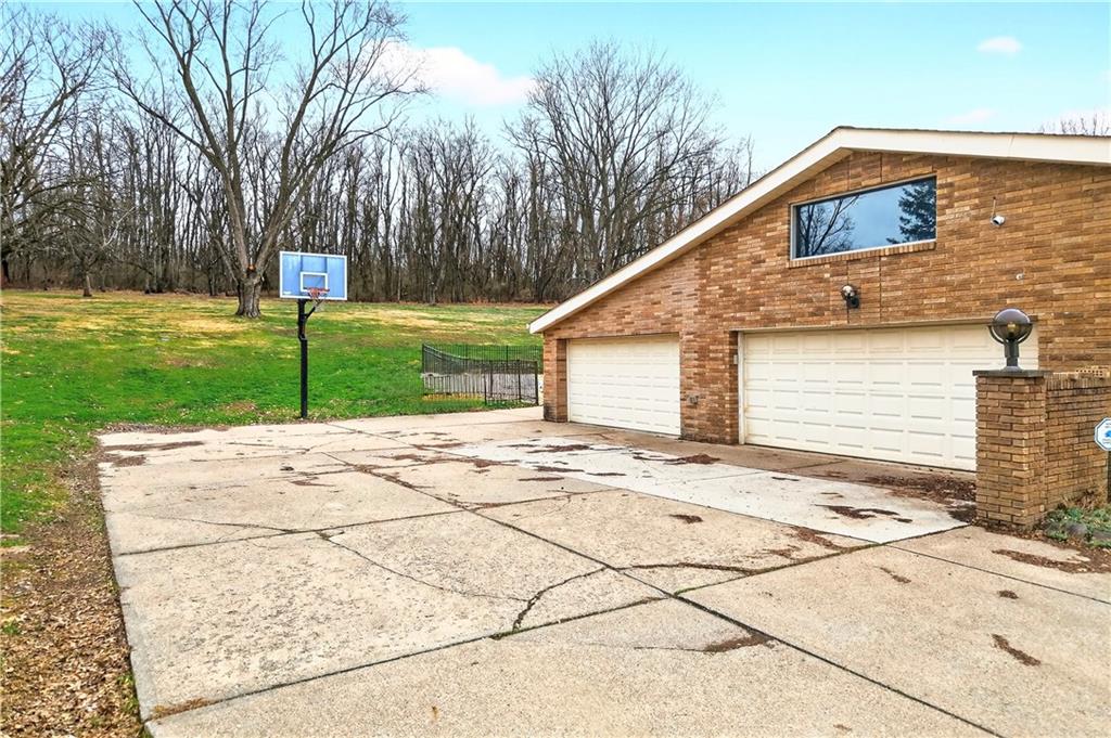 1443 Stoltz Road Bethel Park, PA 15102 - Photo 36 of 44