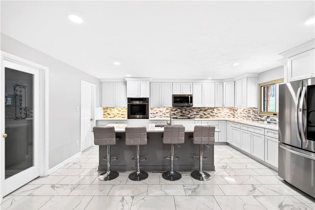 1443 Stoltz Road Bethel Park, PA 15102 - Photo 5 of 44