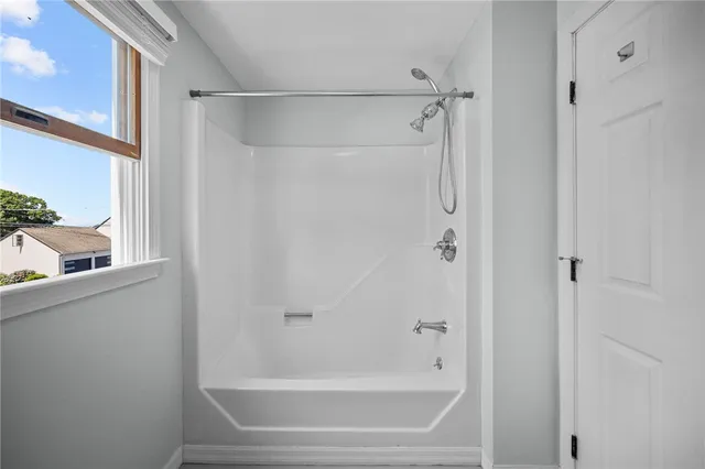 $4,000 | 98 Hobson Avenue, Tiverton, RI 02878