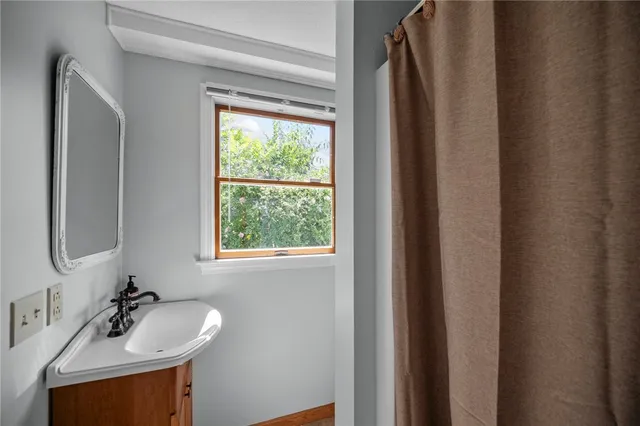 $4,000 | 98 Hobson Avenue, Tiverton, RI 02878