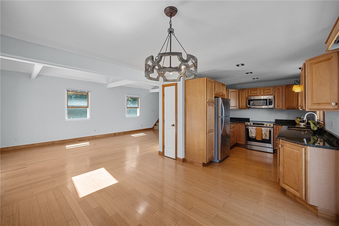 98 Hobson Avenue Tiverton, RI 02878 - Photo 8 of 36