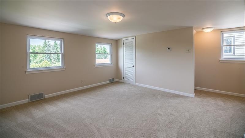 925 Greenhill Road Pittsburgh, PA 15209 - Photo 15 of 27 an empty room with windows