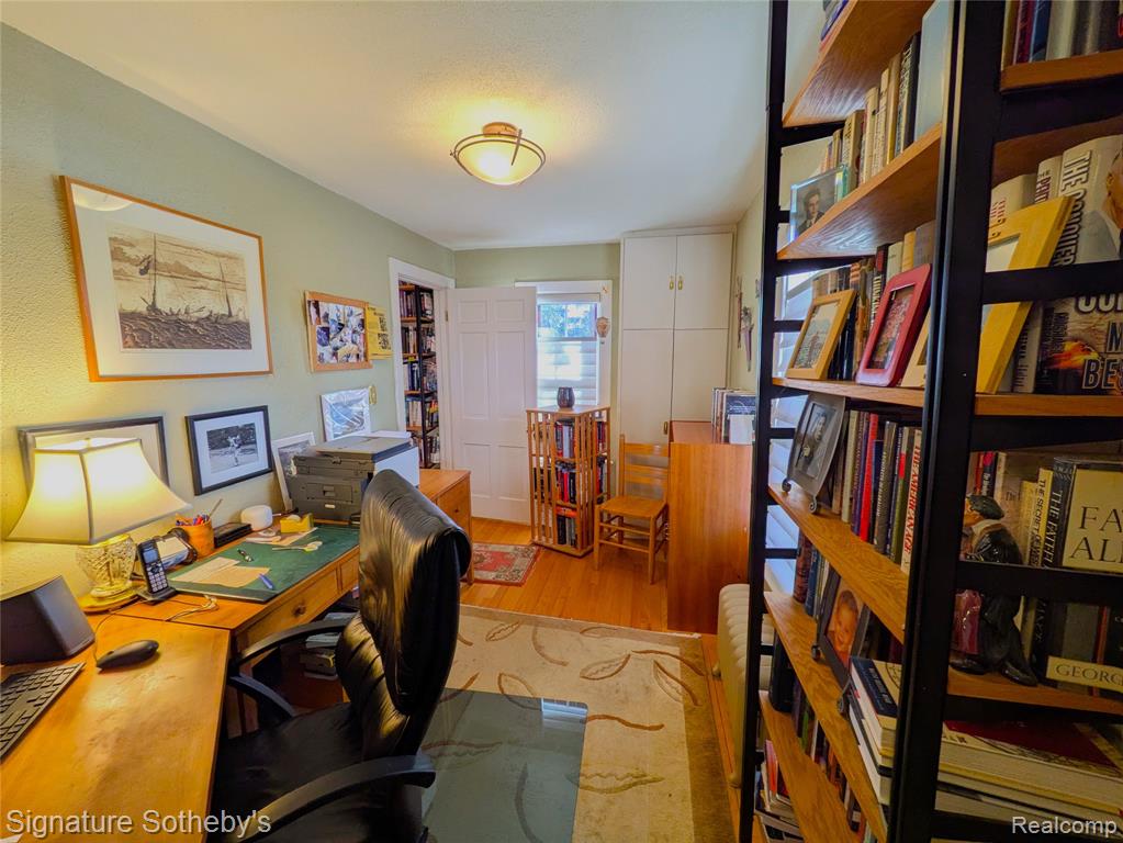 19470 Beverly Road Beverly Hills, MI 48025 - Photo 5 of 31