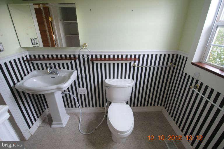 2714 Parshall Road Berryville, VA 22611 - Photo 23 of 30 Bath