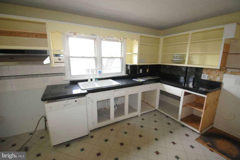 2714 Parshall Road Berryville, VA 22611 - Photo 10 of 30 Kitchen