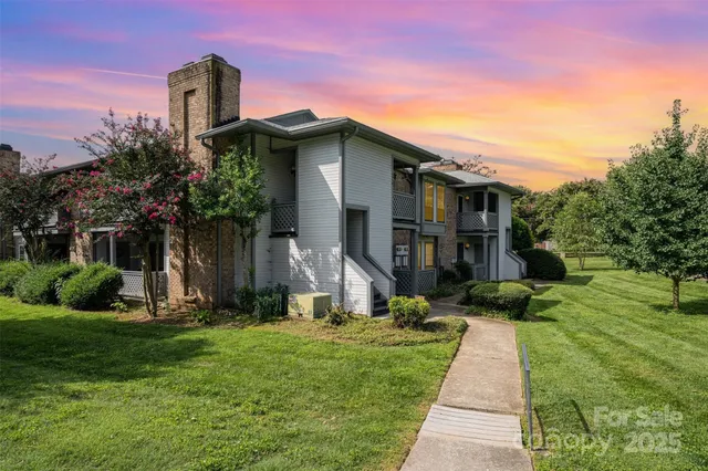 $239,900 | 5828 Harris Grove Lane, Charlotte, NC 28212