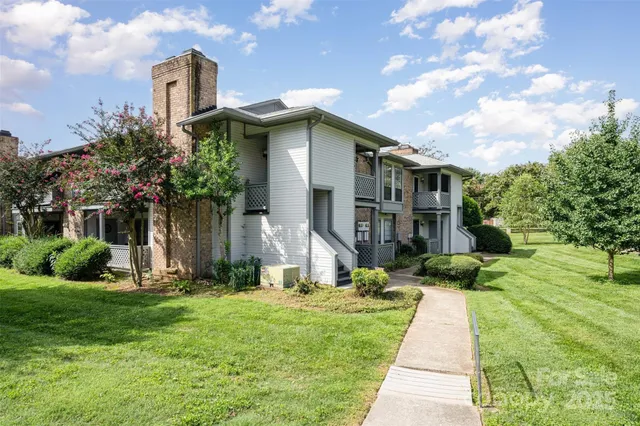 $239,900 | 5828 Harris Grove Lane, Charlotte, NC 28212