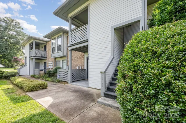 $239,900 | 5828 Harris Grove Lane, Charlotte, NC 28212