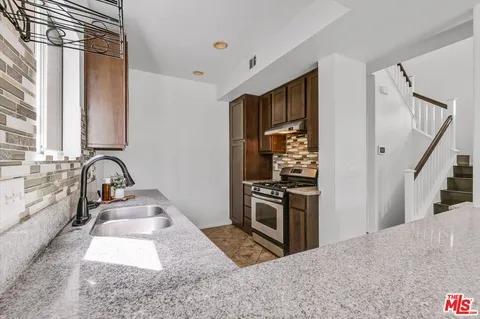 $685,000 | 2279 Santa Ana Boulevard South, Los Angeles, CA 90059