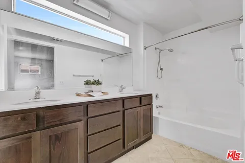 $685,000 | 2279 Santa Ana Boulevard South, Los Angeles, CA 90059