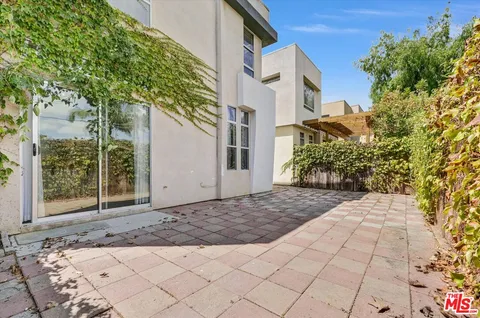 $685,000 | 2279 Santa Ana Boulevard South, Los Angeles, CA 90059