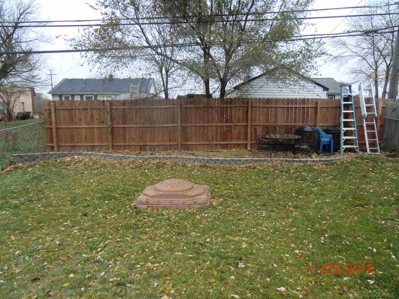 47121 Greenview Road Utica, MI 48317 - Photo 13 of 14 31308269-12.JPG