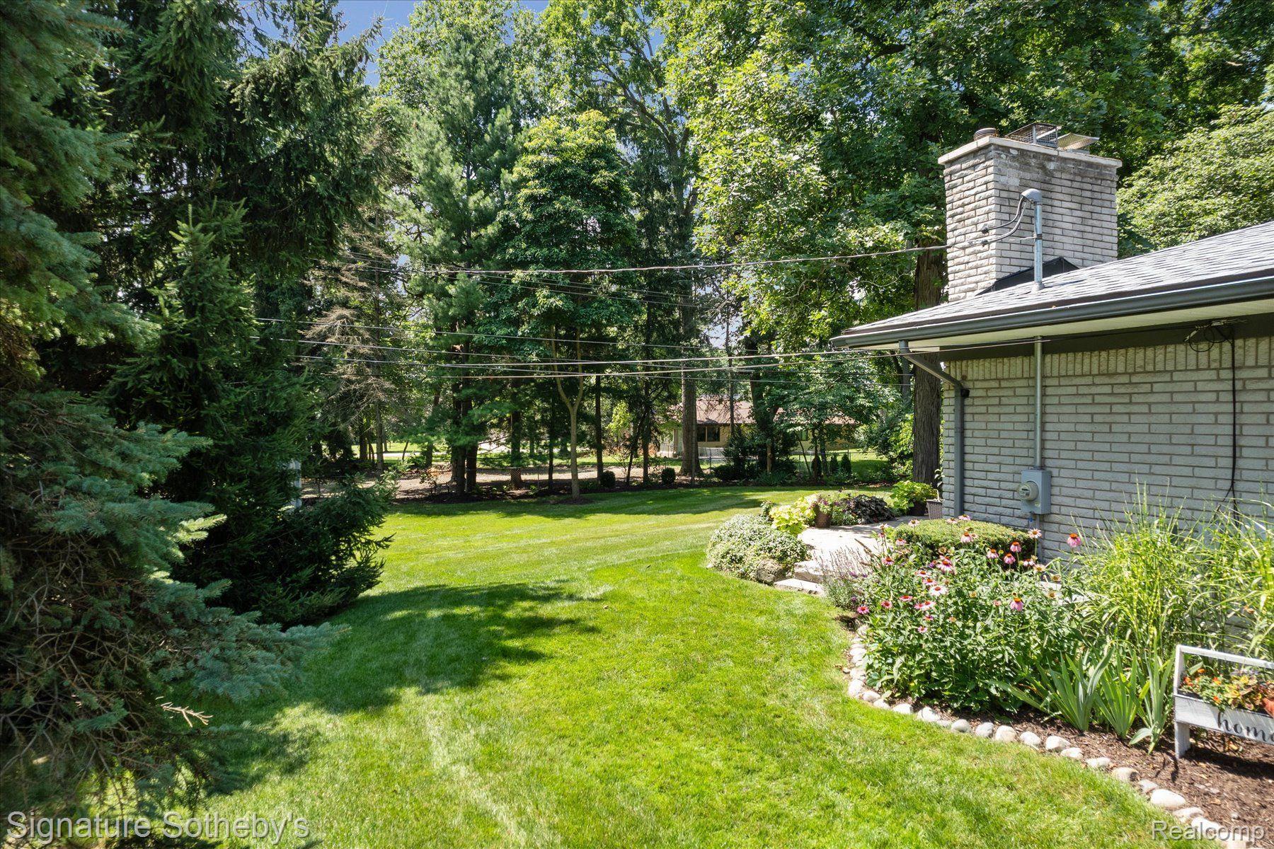 203 Montmorency Road Rochester, MI 48307 - Photo 26 of 28 Side yard from garage